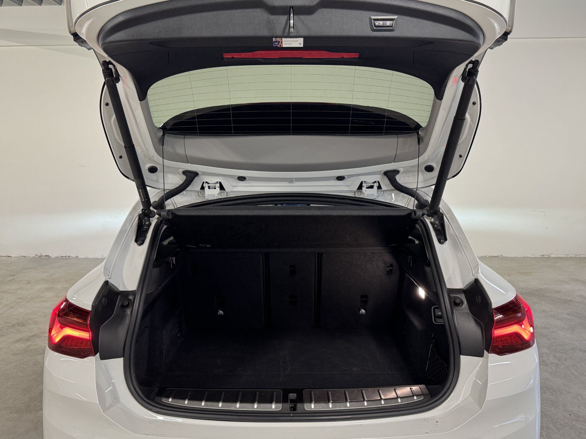 BMW X2 18d M - фото 8